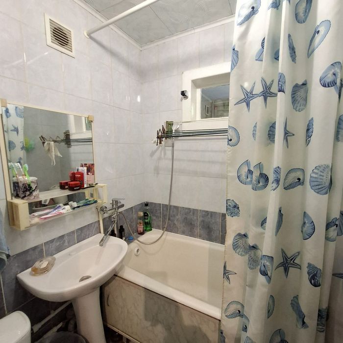 Продам 2 ком квартиру район Уюта