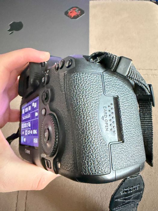 Canon 5D Mark III 22 мегапиксела фулфрейм, отлично работещ