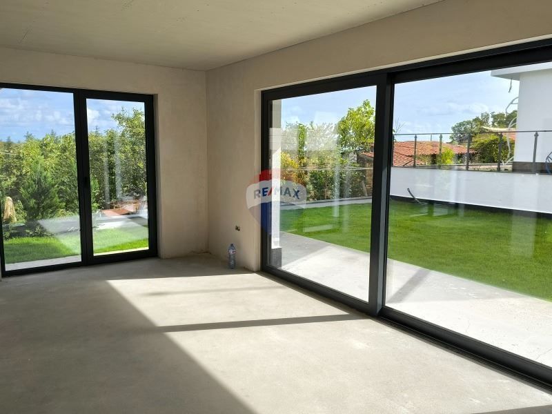 Двуетажна къща с морска панорама, м-ст Манастирски рид, гр. Варна ТМ