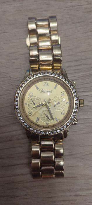 LOT 4 CEASURI Geneva Dama Cititi anuntul