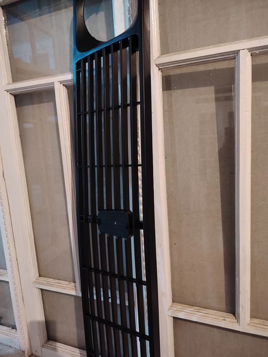 Передний ришотк а радиатор нива2121