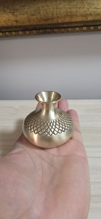 Бронзова вазичка