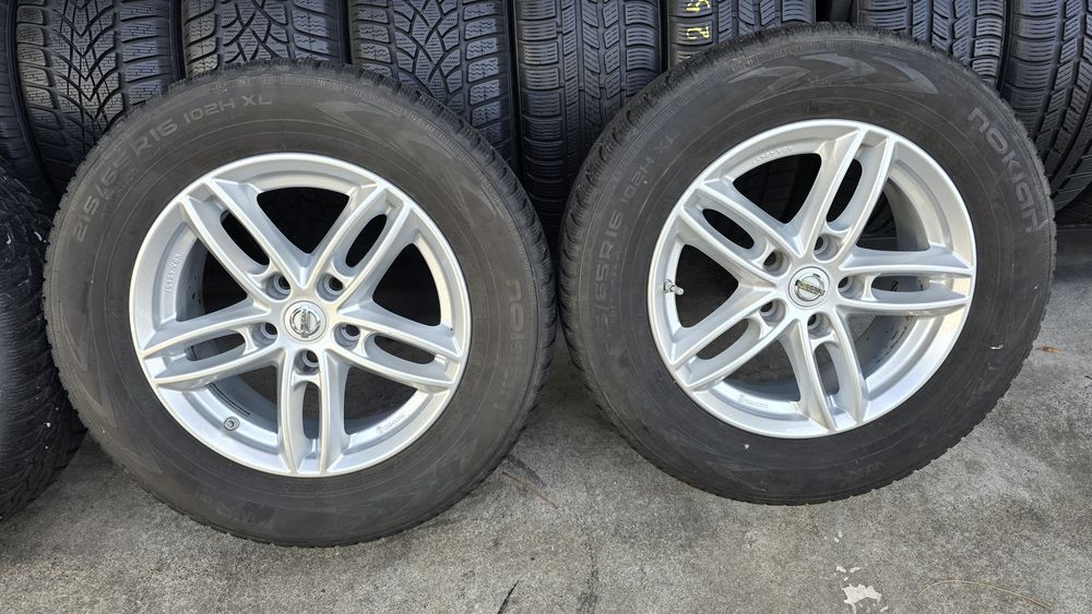 4 jante Nissan cu anvelope iarna 215/65/16