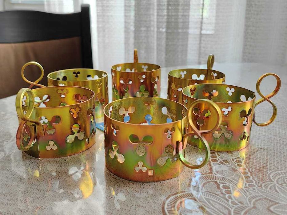 Изящни метални стойки за чаши