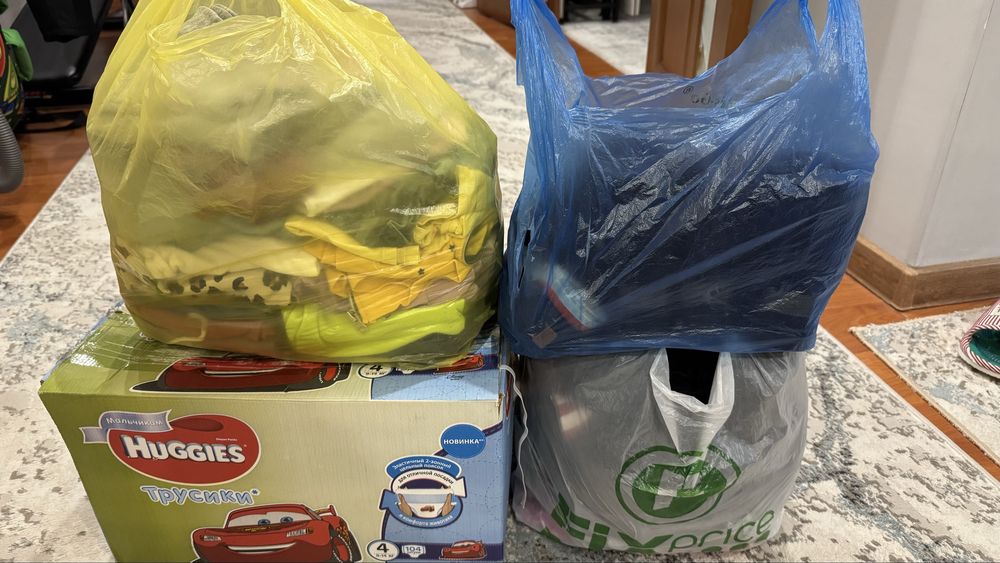 Отдам даром детские вещи