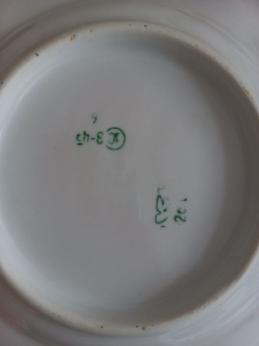 Тарелки         .