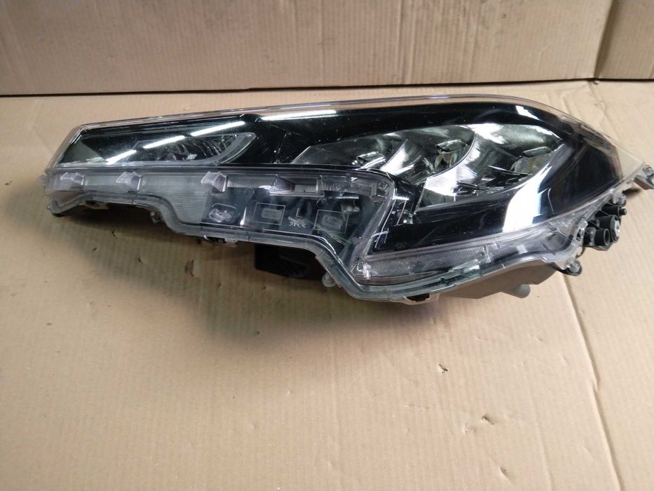 Фар десен за Toyota Corolla E21 2019