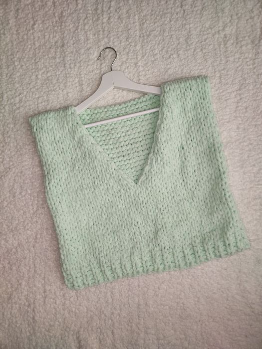 Ръчно плетени жилетки, чанти, одеяла, играчки и други