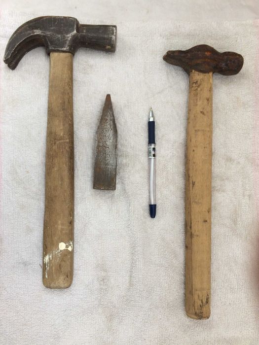 Топор, молоток, ножовка, зубило