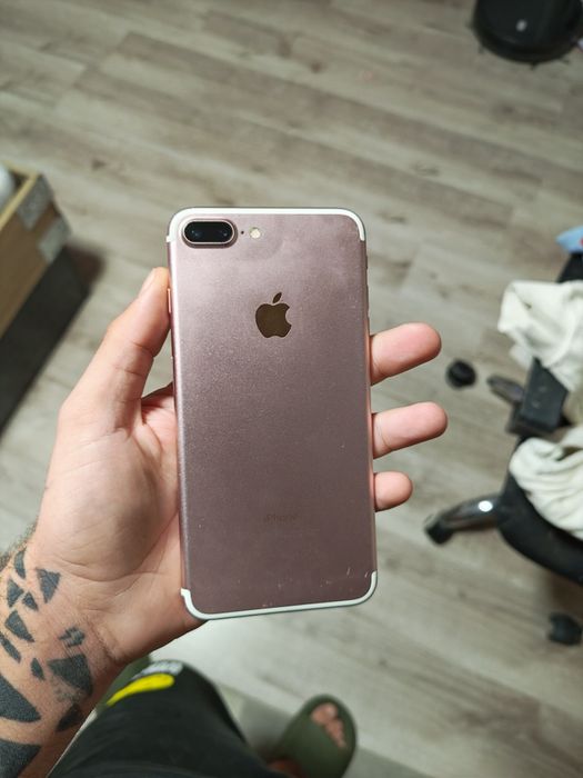 Vând iPhone 7 plus