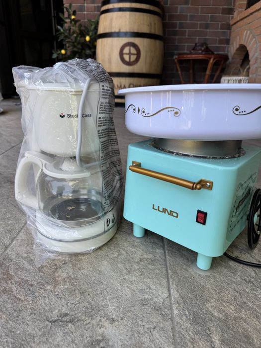 Vand aparat de facut vata de zahar( folosit de careva ori) si cafetiera noua Studio casa