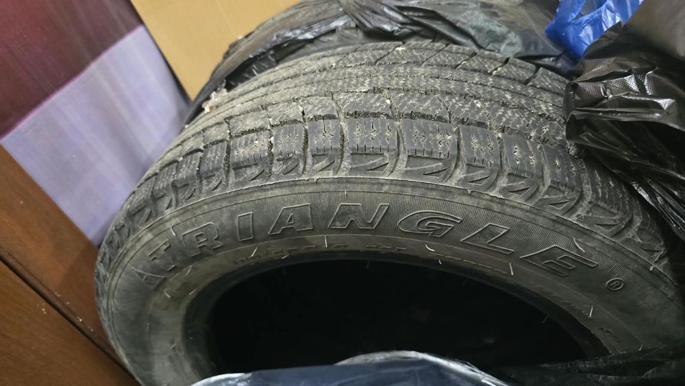 Продам покрышки зимние