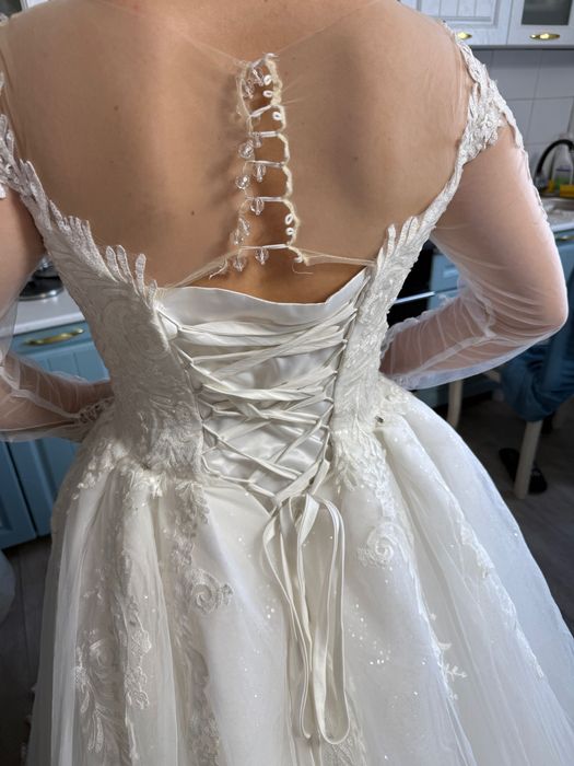 Свадебное платье со шлейфом