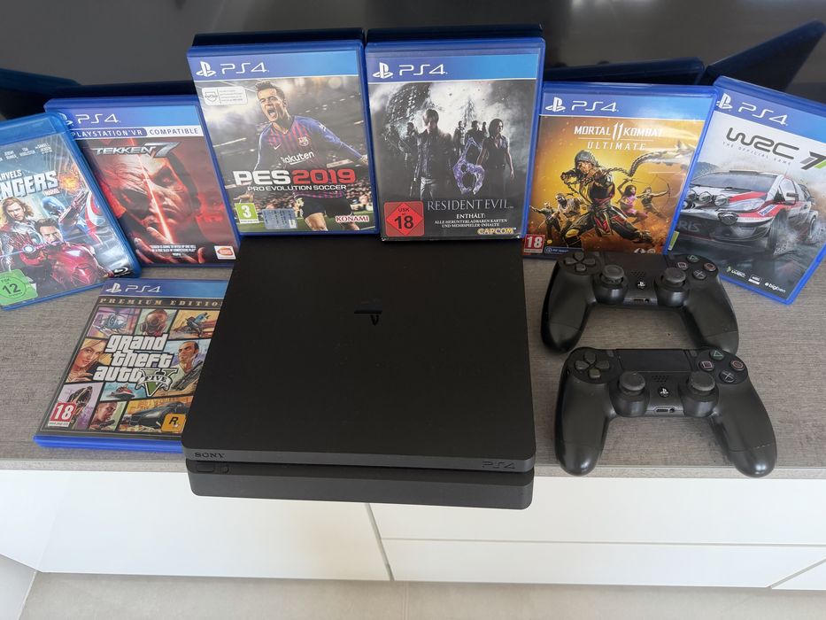 PS4 + 2 Оригинални Джойстика + 7 Игри