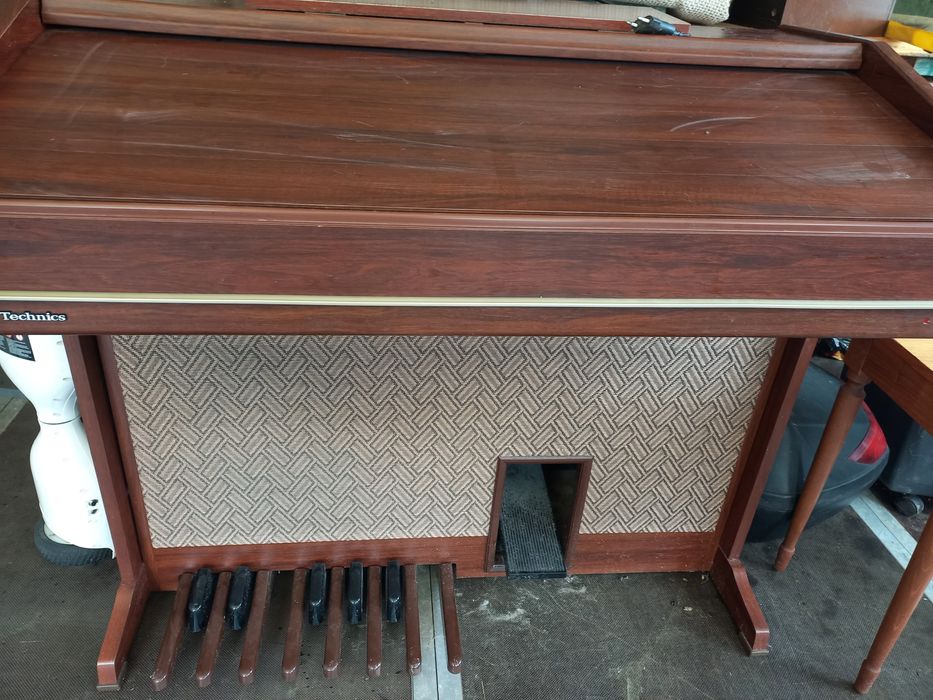 Vând orga pcm sound 33 E