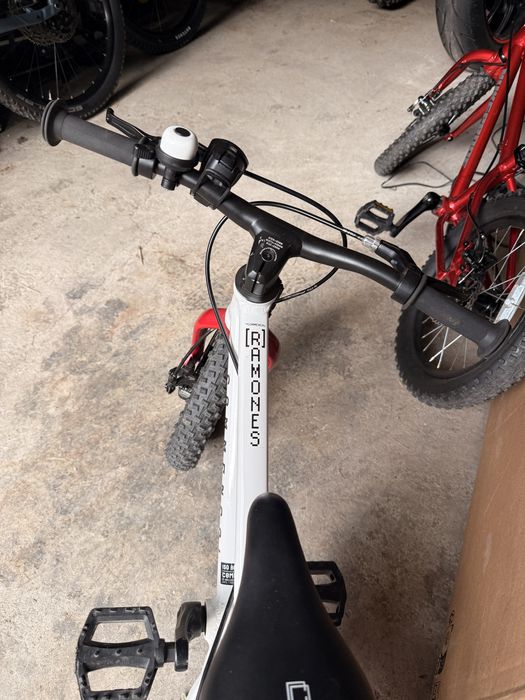 Bicicleta copii Commencal Ramones 14” - impecabila - frane pe disc