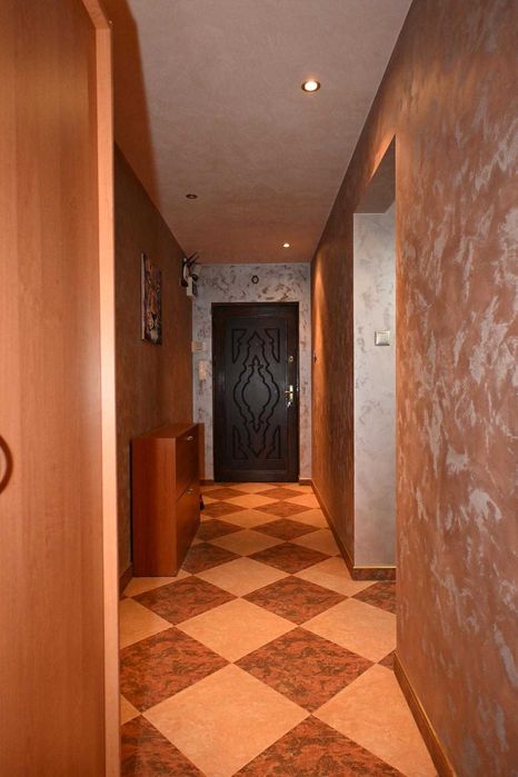 Четиристаен апартамент в гр. Перник център - с ремонт и обзавеждане