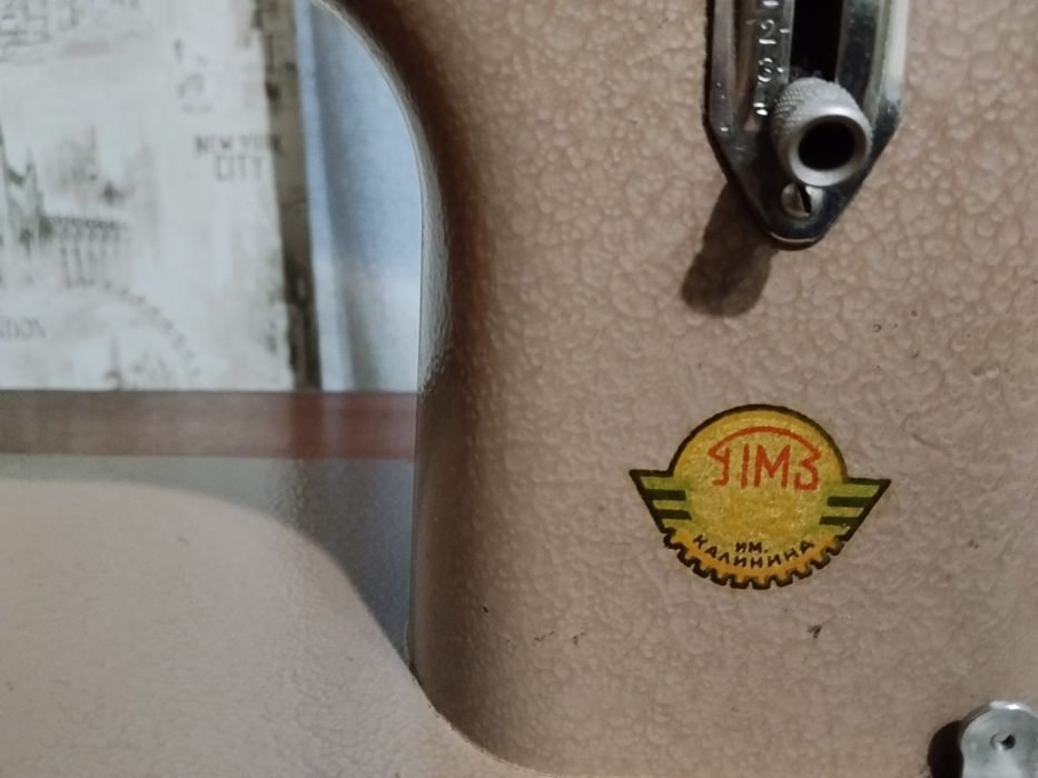 Продам швейную машинку