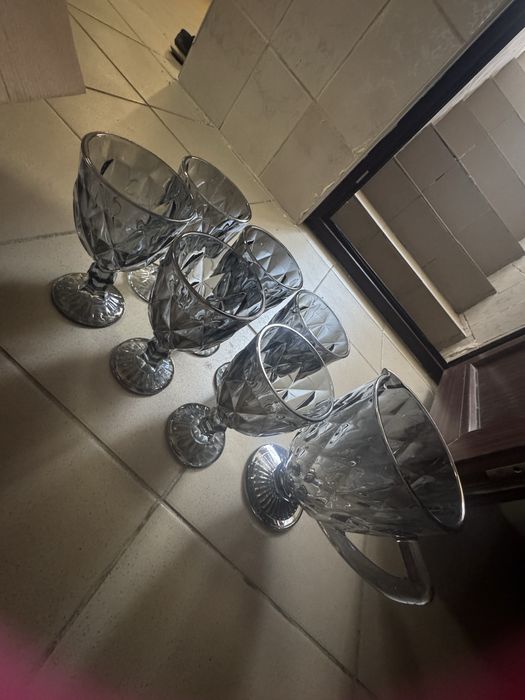 Продам Фужеры в комплекте с графином