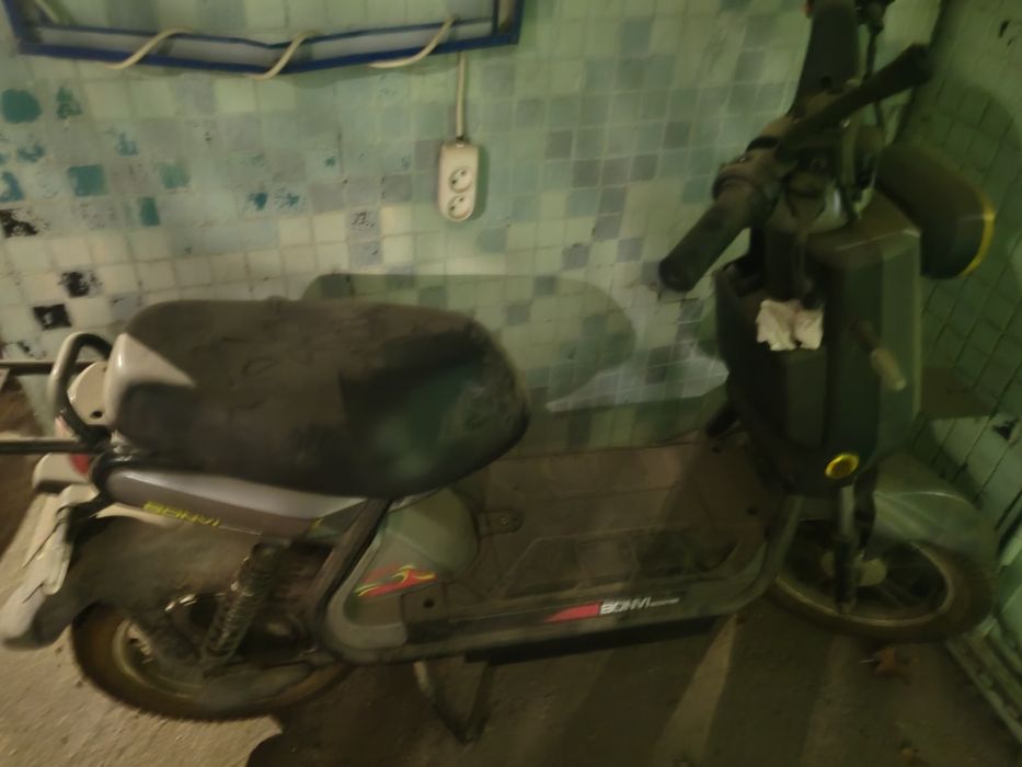 Skuter srochna sotiladi