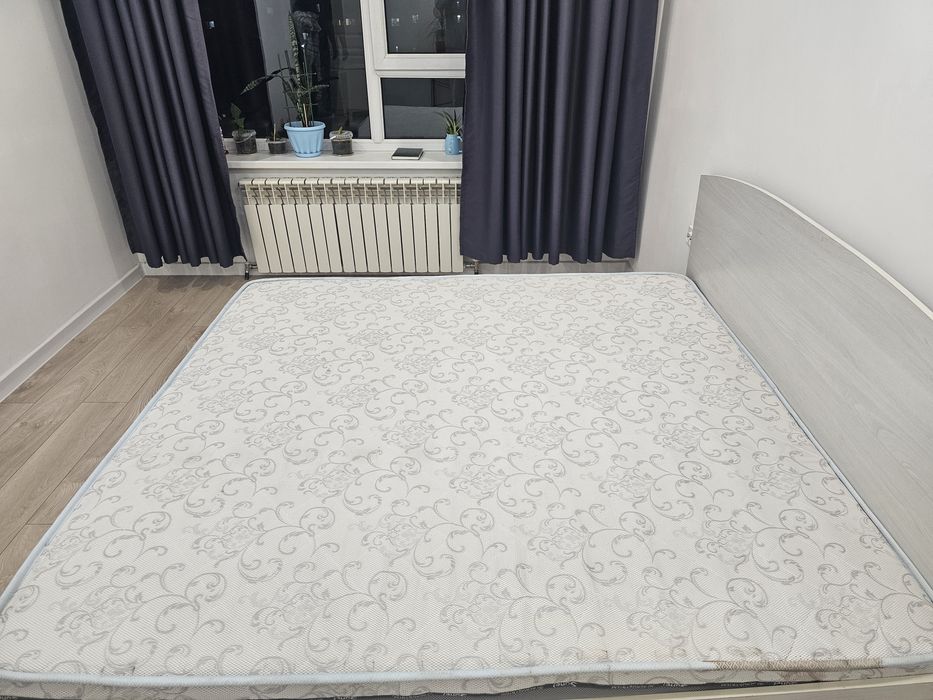 Матрас с кроватью б/у