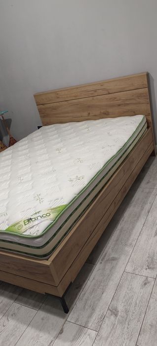 Кровать с матрос 140*200