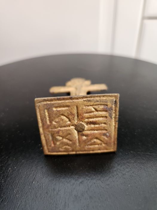 Винтидж  метален просфор