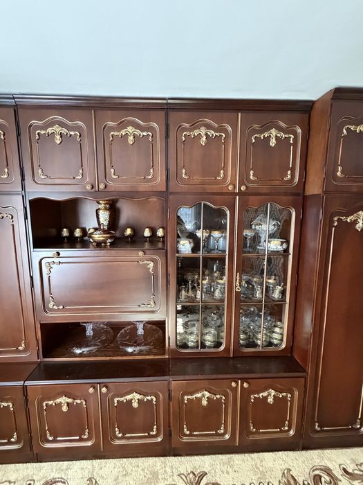 Сервант в зал дерево