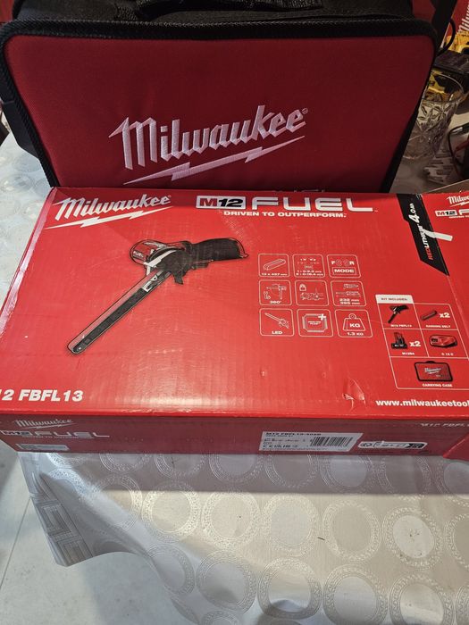 Masina de slefuit cu banda milwaukee m12 FBFL13-402B