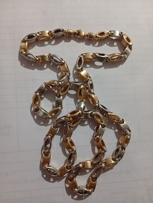 Vând lanț elegant bărbătesc din aur alb și galben