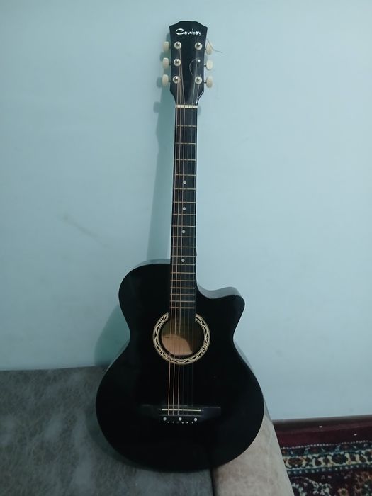 Cowboy akustik gitara (yangi)