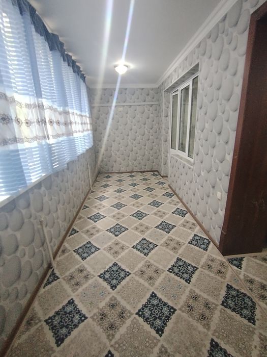Garinda 2etajda 77 Serbiyada 6metirlik balkonli uy sotiladi
