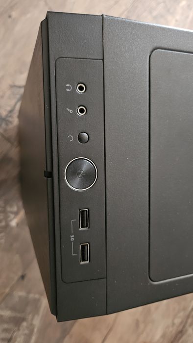 Мощен геймърски компютър R7 5800x/rx 6600/b550/512gb m2/16ram 3600mhz