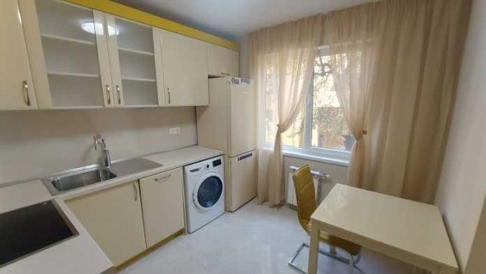 Дава се под наем Тристаен апартамент в София, Център - 90 кв.м за 1000 € - Снимка #1