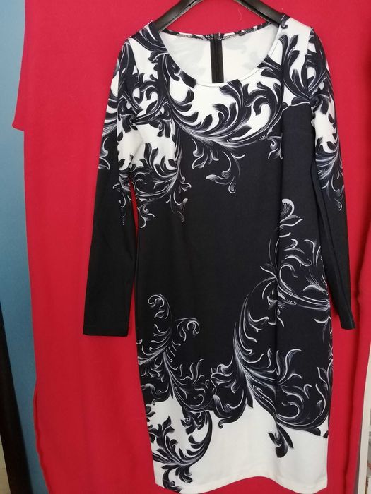 Красива елегантна дамска рокля.