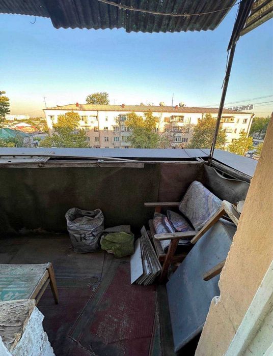 Чиланзар 7 квартал , новза-спорт товары , продается 1-ком квартира