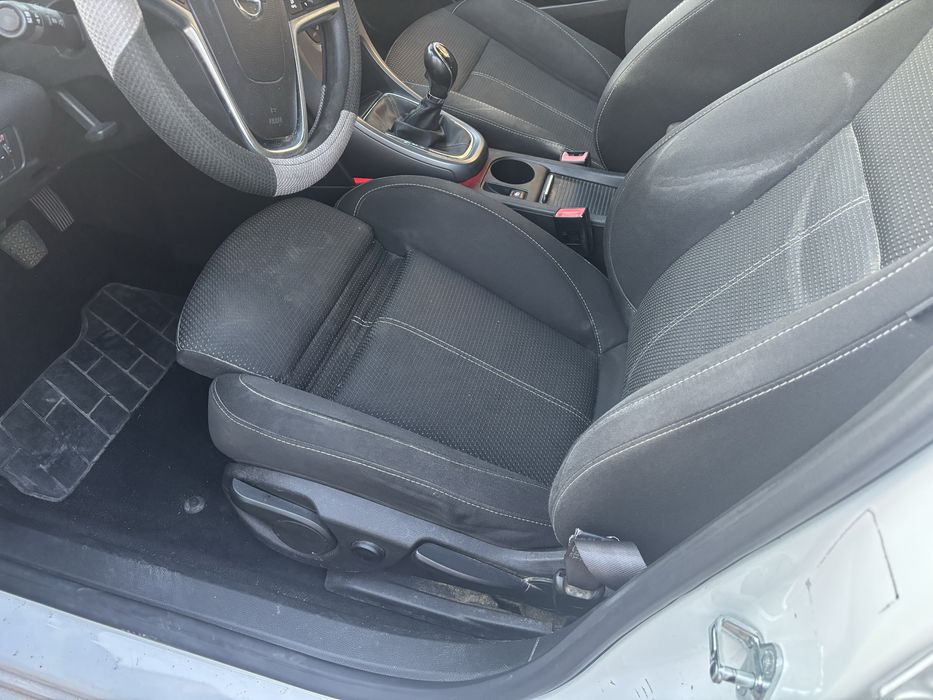Scaune față cu incalzire sport reglaj electric , bancheta spate opel a