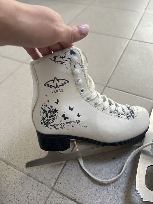 Продам б/у коньки детские размер 34