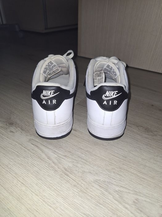 Adidasi Air Force 1 în stare bună