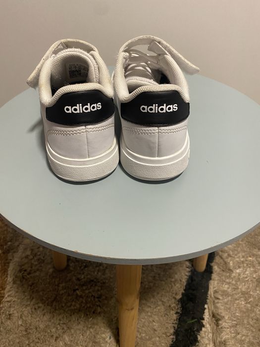 Adidasi Adidas marimea 33