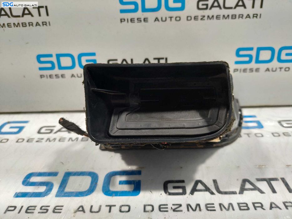 Grila Gura Aer Aerisire Ventilatie Bord Dreapta Skoda Superb 2 2008 - 2015 Cod 3T0819702 [L4847]