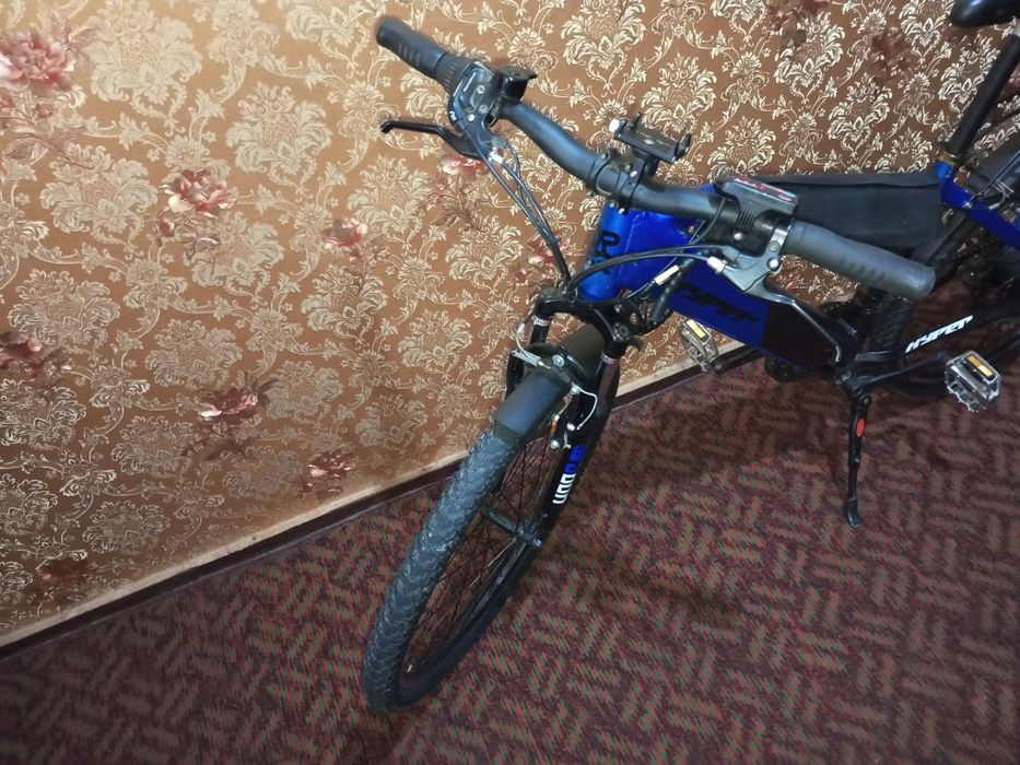 Спортивный электровелосипед с двумя аккумуляторами.