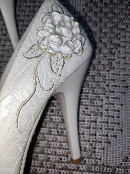Туфли цвета слоновой кости