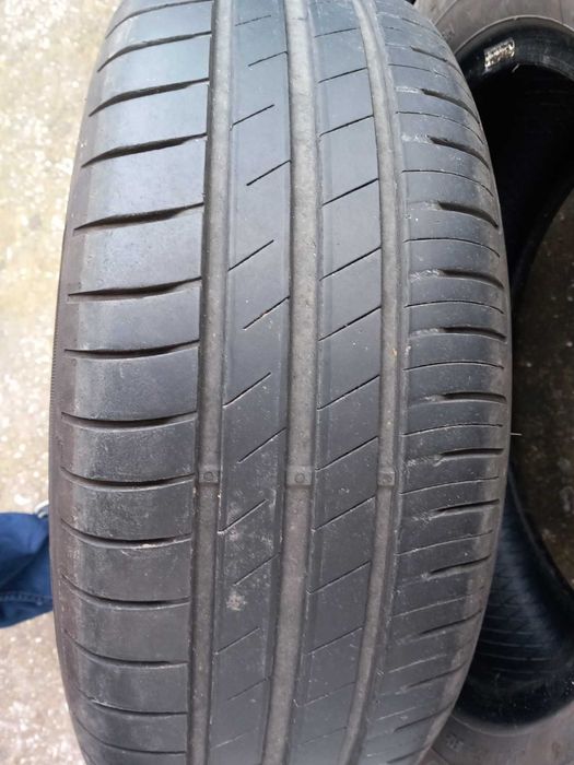 Продавам летни гуми, размер 195/60/15, на не повече от 10 000 км!