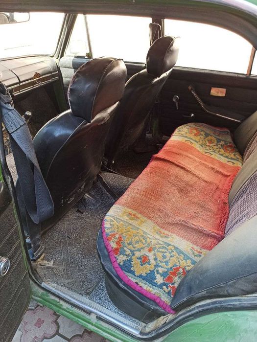 Ваз 2106 сотилади. 2 та двигатели бор. 1976 йил салондан олинган.