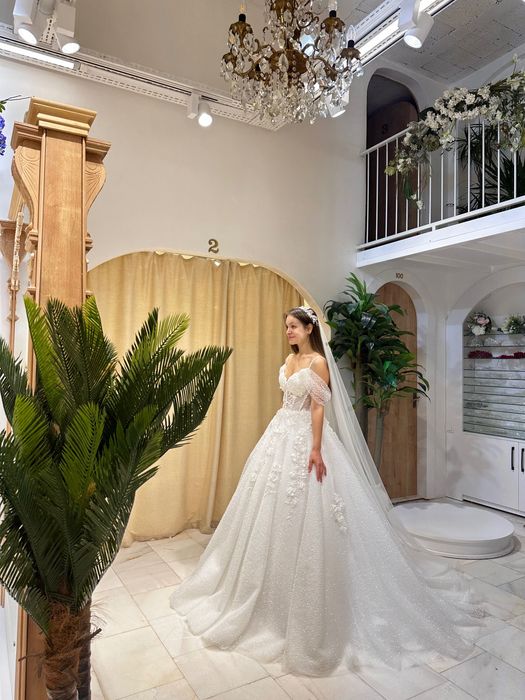 Продавам дизайнерска рокля