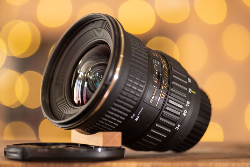 Nikon D300 фотоапарат + два обектива и аксесоари Никон