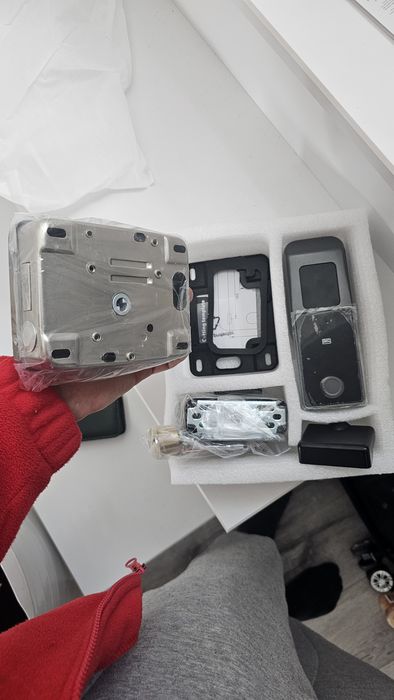 Incuietoare cu amprenta smart rezistenta la apa ip68 noua