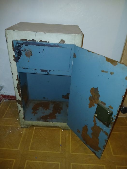 Сейф б/у железный тяжёлый ссср