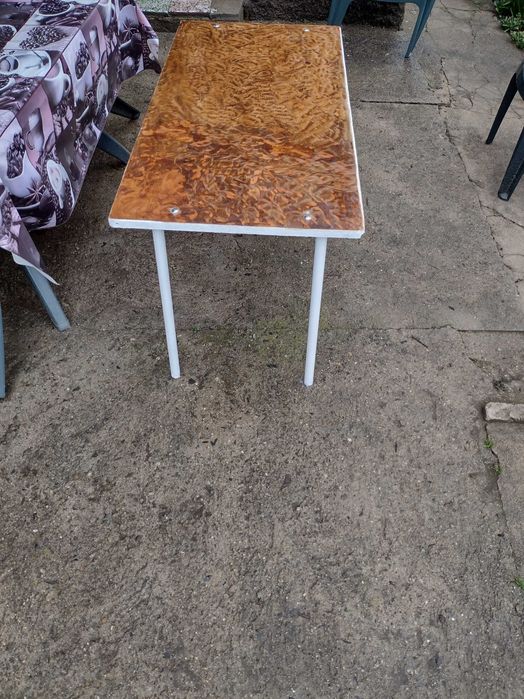 Градинска  дървена маса